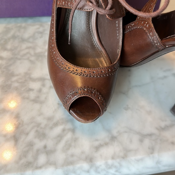 Ralph Lauren Collection - Piper Platform Heel - Size 7 in Brown - Picture 5 of 10